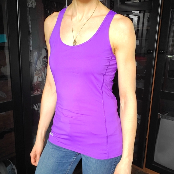 🥿2/$40 Under Armour fuscia tank with open back - Picture 2 of 3